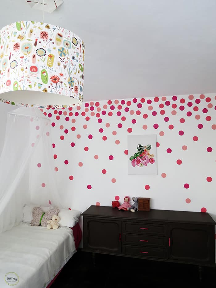 How to Paint Polka Dots on the Wall