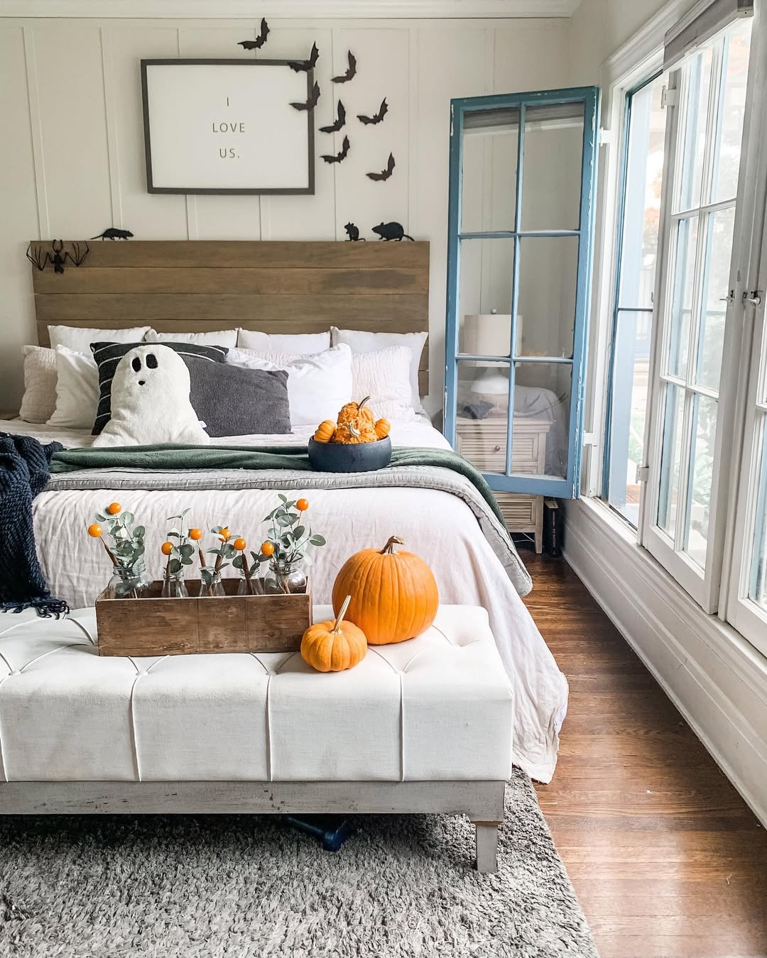 25 Cozy Fall Bedroom Ideas: Add a Touch of Spooky Fun