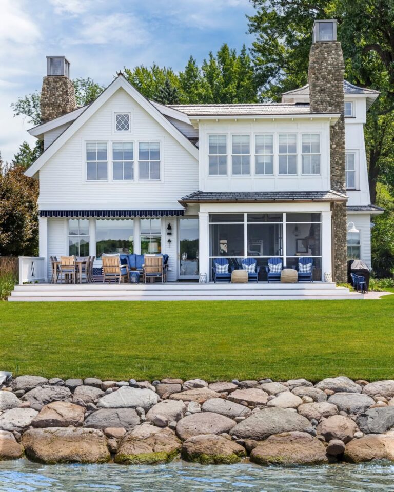 Breathtaking Lake House Exterior Ideas That Blend Nature and Design