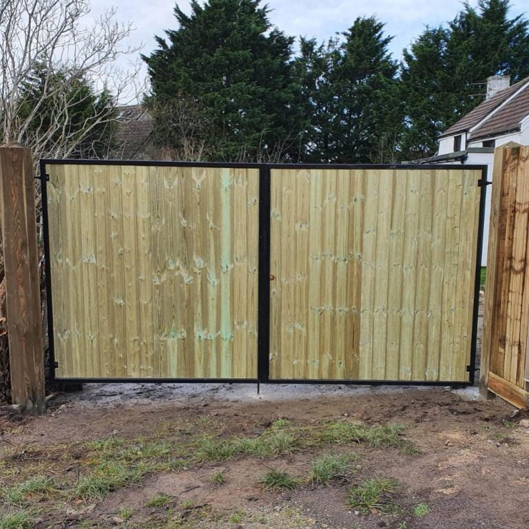 Wood Driveway Gate Ideas You’ll Want to Copy: From Modern Slats to Timeless Farmhouse Charm