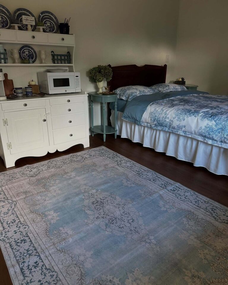 Farmhouse Rug Ideas to Instantly Cozy Up Every Room